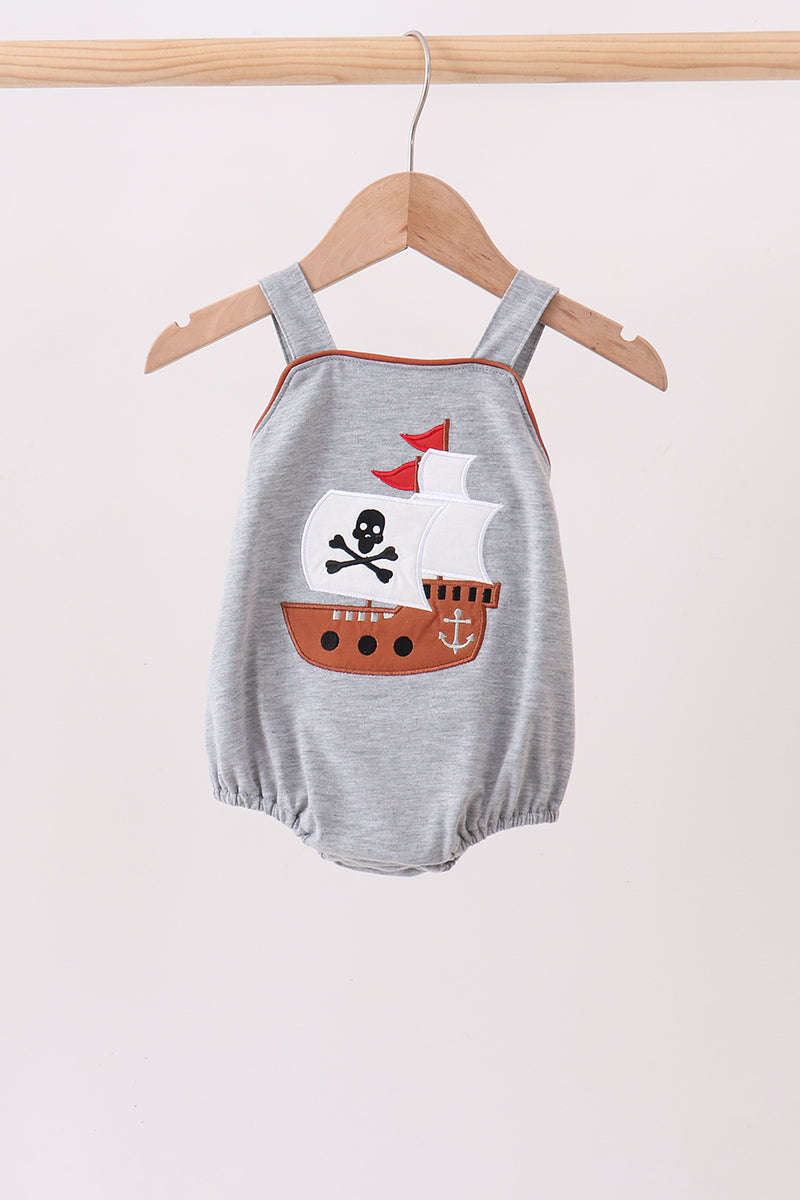 Gray Ship Applique Bubble